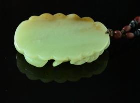 天然岫玉之美 福萬代吊墜的工藝與寓意