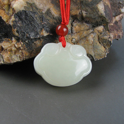 玉石吊墜的佩戴與保養指南