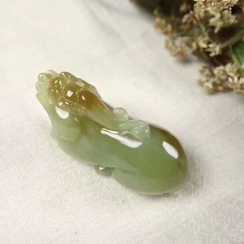 和田玉的魅力 從新疆黃口料到俏糖色貔貅吊墜